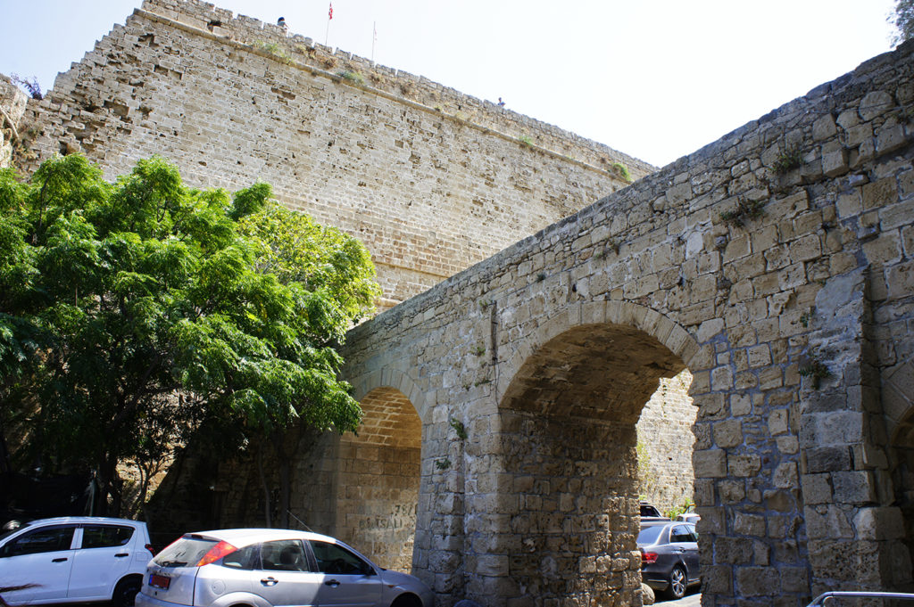 вход в Киренийский замок