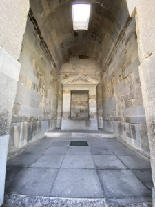 храм Гарни